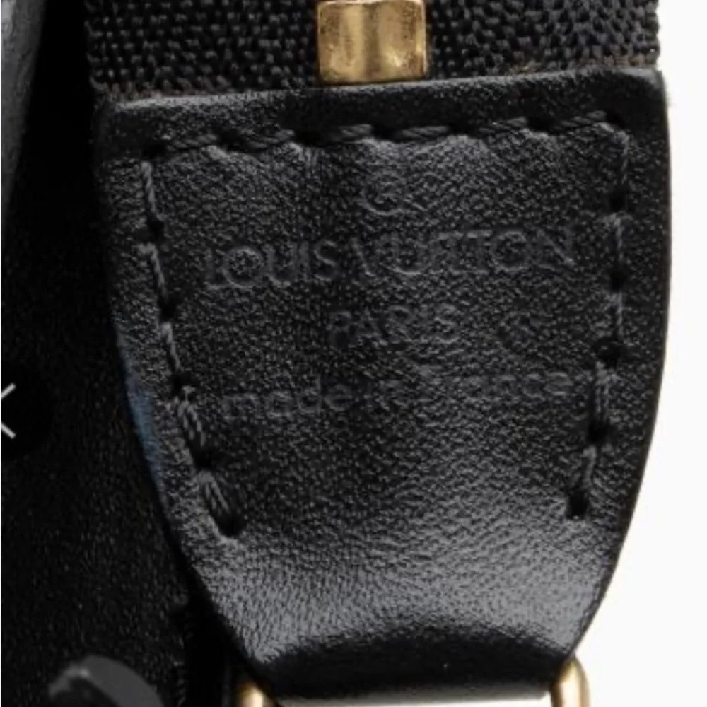 Louis Vuitton black Epi Leather Pochette